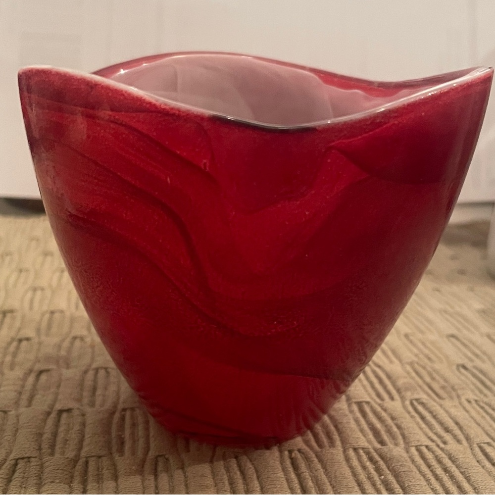 Red and White Art Deco Swirled Vase ~ Hand Blown ~ Made in Spain ~ NEW